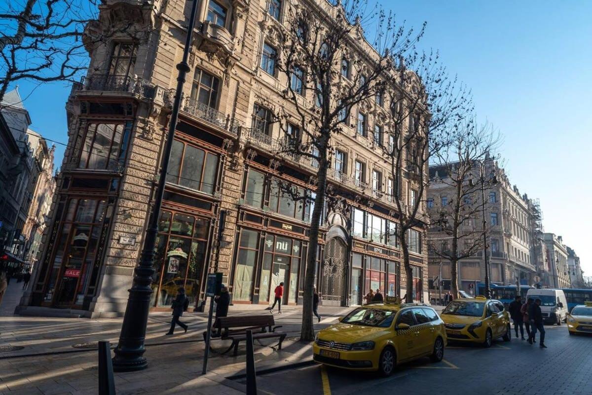 Convenient Apartment In The Heart Of Downtown Budapest Bagian luar foto